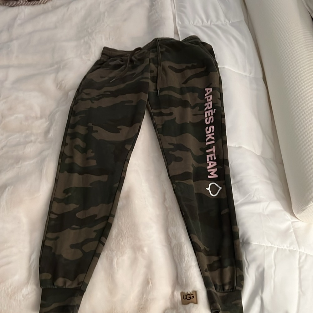Apres ski team joggers pants size small